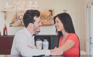 "Morar juntos antes do casamento é um fator que pode matar seu casamento", disse o pastor. (Foto: Jovens Sarados).