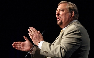 O pastor Rick Warren, líder da Igreja de Saddleback, na Califórnia, EUA. (Foto: AP Photo)
