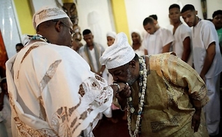 Religiões afro-brasileiras serão temas de programas exibidos obrigatoriamente na Record TV. (Foto: E+ Estadão)