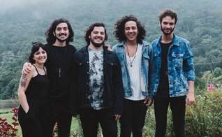 O clipe retrata momentos de solidão, desespero e dúvida. (Foto: Divulgação).