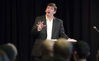 Will Graham diz que apesar do tempo ter mudado, o Evangelho continua o mesmo. (Foto: BGEA).