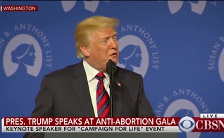 Trump participou de um evento solene contra o aborto na última terça-feira. (Imagem: CBS)