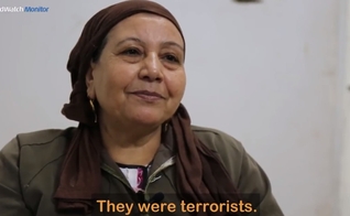 Nadia perdeu o filho e o genro em um ataque do Estado Islâmico a um ônibus, no Egito. (Imagem: World Watch Monitor)