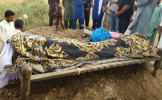 O funeral de Kainat Masih. (Foto: FMI).