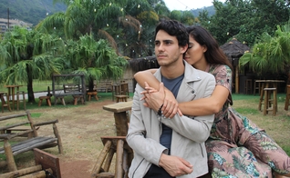 O vídeo acompanha a história de um casal interpretado por Giulliana Monte e Cleiton Estefano. (Foto: Divulgação).