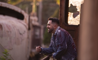 Segundo Jonas, o clipe é direcionado ao público jovem. (Foto: Divulgação).