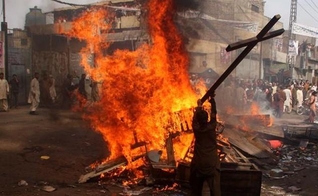 Extremistas atacam cristãos. (Foto: Reuters)