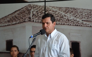 Jairo Magalhães, prefeito de Guanambi, publicou decreto em 2017 que entrega cidade a Deus. (Foto: Divulgação/ Prefeitura de Guanambi)