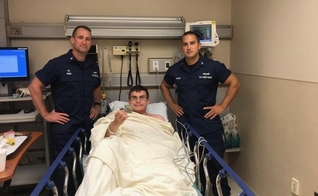 Blake Spataro sobreviveu quase 10 horas no Oceano Atlântico, depois de ser levado para o mar. (Foto: Amber Krycka/Twitter)