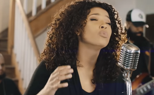 A canção foi composta pela própria cantora. (Foto: Reprodução).