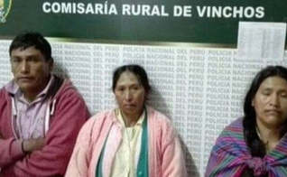 Percy Quispe (esquerda), Marcelina Suane (centro) e Aurelia Quispe (direita), foram acusados de assassinar a mãe. (Foto: Daily Mail)