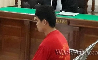 Martinus Gulo, de 21 anos, recebeu a sentença do Tribunal Distrital de Medan. (Foto: Reprodução).