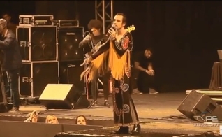 O cantor Johnny Hooker chamou Jesus de travesti em show polêmico, em Pernambuco. (Foto: Reprodução)