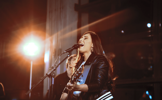 Essa é a segunda série de lançamentos da cantora.