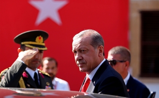 O presidente turco, Recep Tayyip Erdogan, está se movendo contra as ações dos Estados Unidos. (Foto: Reuters/Harun Ukar)
