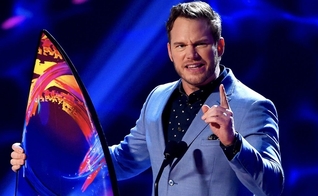 Chris Pratt foi escolhido por jovens e adolescentes como o melhor ator dos filmes da temporada de verão nos EUA, após sua atuação em "Jurassic World: Reino Ameaçado". (Foto: Fox)