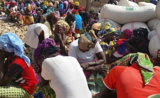 O ataque do Boko Haram fez com que os moradores abandonassem suas casas e pertences. (Foto: Reprodução)