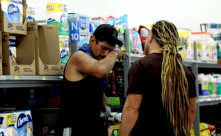 Todd White estava em um supermercado quando se deparou com um homem que achava não ter mais saída para seus problemas. (Foto: Reprodução).