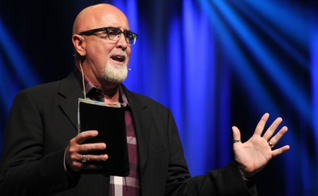 James MacDonald lembra que Jesus não abandonou o modelo de discipulado durante seu ministério. (Foto: Reprodução)