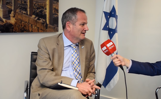 Ilán Sztulman se sente comovido pelo amor dos brasileiros por judeus sempre que eles visitam a Terra Santa. (Foto: Reprodução).