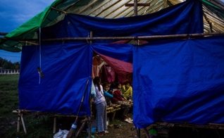 O relatório afirma que existem mais de 106 mil civis étnicos deslocados por conflitos. (Foto: Hkun Lat).