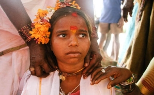 Ritual Devadasi recebe garotas como 'prostitutas sagradas' em templos hindus. (Foto: Your Story)