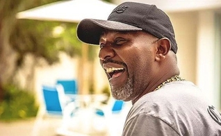 Mr. Catra faleceu aos 49 anos, após uma longa batalha contra o câncer. (Foto: Reprodução/Facebook)