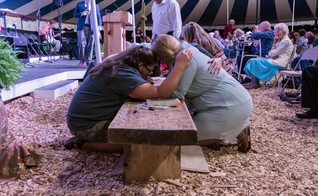 Cristãos já estão há mais de 5 meses se reunindo em tenda para orar e adorar a Deus, em Chuckey, Tennessee - EUA. (Foto: Greenville Awakening)