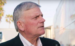 Franklin Graham negou que deseja pregar o ódio contra muçulmanos. (Foto: Reprodução)