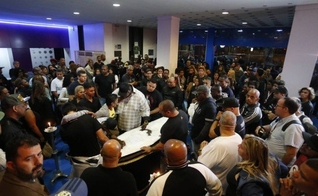 Velório de Mr. Catra foi marcado por orações e louvores. (Foto: Marcelo Theobald/Agência O Globo)