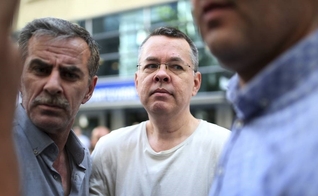 Pastor Andrew Brunson está preso há quase dois anos, sob falsas acusações de "terrorismo" contra o governo turco. (Foto: Associated Press)