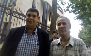 Rachid Ouali (esquerda) e seu amigo Ali Larchi (direita). (Foto: Morning Star News).