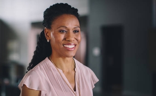 A atriz Priscilla Shirer interpretou a personagem Elizabeth no filme Quarto de Guerra. (Foto: Divulgação)