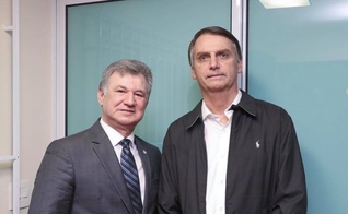 Pastor José Wellington Jr. (à esquerda) visitou a casa de Jair Bolsonaro (à direita) para declarar o apoio oficial da CGADB ao candidato do PSL no segundo turno das eleições (Foto: CGADB)