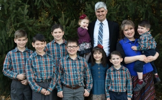 Charles Wesco e sua família chegaram à nação africana no início do mês para servir como missionários. (Foto: Reprodução/Facebook).