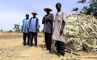 Pastores Fulani posam para foto em Zango, no estado de Kaduna, na Nigéria. (Foto: Reuters/Afolabi Sotunde)