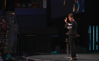 Joyce Meyer incentiva os cristãos a colocar a fé em prática em todas as situações. (Foto: Ministério Joyce Meyer)