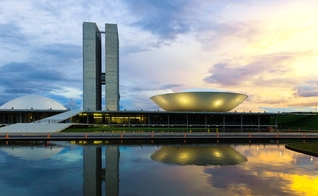 É preciso varrer essa podridão e ungir o novo governo. Limpar a casa e estabelecer um novo tempo de reconstrução. (Foto: Reprodução)