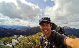 O americano John Chau, de 27 anos, foi à tribo na Ilha de Sentinela do Norte para levar o Evangelho. (Foto: Reprodução/Facebook)