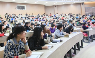 Universidades do norte da China têm proibido estudantes, até mesmo de conversarem entre si sobre Jesus. (Foto: tanea.gr)