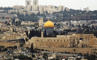 Cidade antiga de Jerusalém com a Cúpula da Rocha, no complexo conhecido pelos judeus como Monte do Templo. (Foto: Amir Cohen/Reuters)