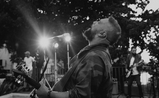 "Em Casa" é o primeiro álbum digital de Fernandinho, que mais uma vez traz mensagens e reflexões. (Foto: Divulgação)