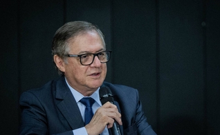 O ministro da educação Ricardo Vélez Rodríguez, em cerimônia de sua posse no ministério da educação, em Brasília. (Foto: Eduardo Anizelli/Folhapress)