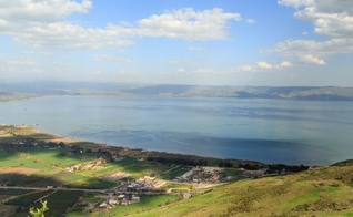 Vista da região de Kinneret, onde se localiza o Mar da Galileia. (Foto: Shutterstock)