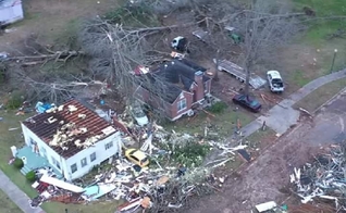 A casa de Sharon Watson foi devastada pelo tornado na cidade de Wetumpka, nos EUA. (Foto: Arquivo pessoal)