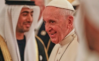 Papa Francisco em visita histórica e Abu Dhabi, nos Emirados Árabes Unidos. (Foto: AP/Andrew Medichini)
