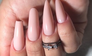 As unhas de gel podem ter os mais diversos formatos. (Foto: Divulgação)