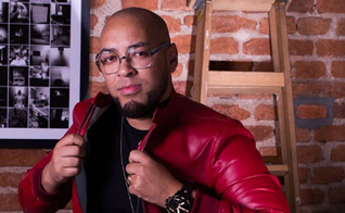 Ton Carfi é o cantor que está liderando a lista de sucessos da Deezer na música gospel brasileira. (Foto: Divulgação)