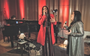 Mitt Ramos gravou o single "Espírito Santo / Santo Espírito" com sua mãe. (Foto: Divulgação)