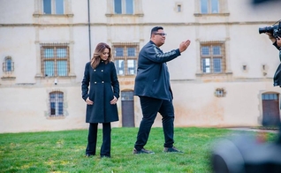 Pamela e Anderson Freire gravaram um clipe na França. (Foto: Divulgação)